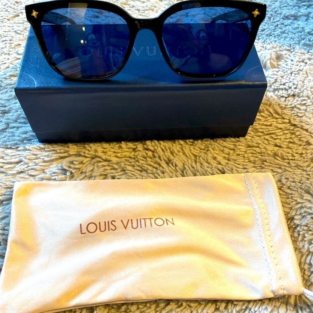 Louis Vuitton perfect condition sunglasses.
